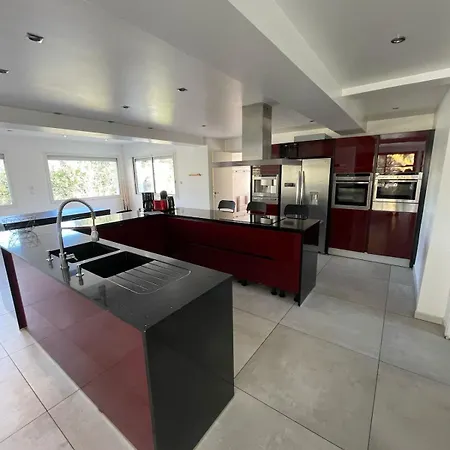 Villa Grande Avec Piscine Chauffee Et Jacuzzi Mouen