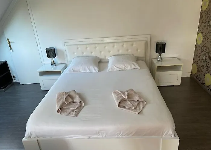 Grande Avec Piscine Chauffee Et Jacuzzi *