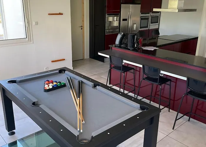 Grande Avec Piscine Chauffee Et Jacuzzi Willa