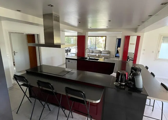 Grande Avec Piscine Chauffee Et Jacuzzi Willa *