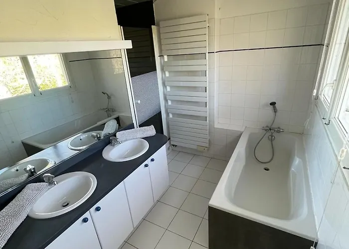 Grande Avec Piscine Chauffee Et Jacuzzi Willa Mouen