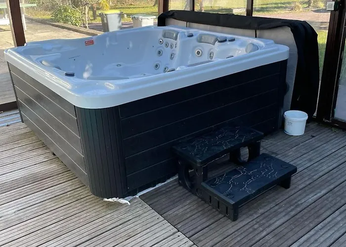 Grande Avec Piscine Chauffee Et Jacuzzi Willa Mouen